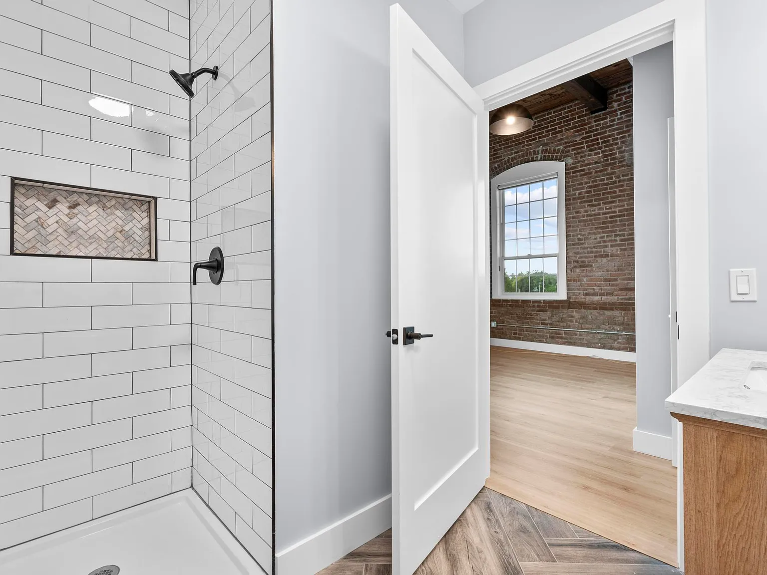 2 bed, 865 sqft, $2,150 — Photo 2