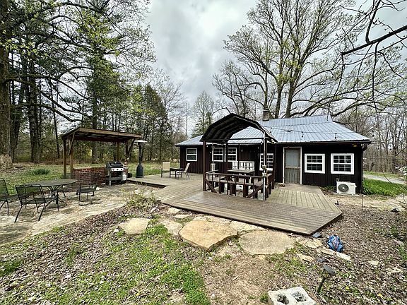 3rd image of 767 Sherwood Rd