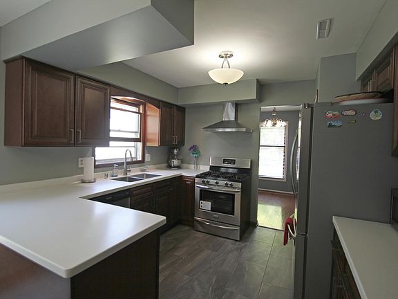 3rd image of 6038 W Silver Brook Ln