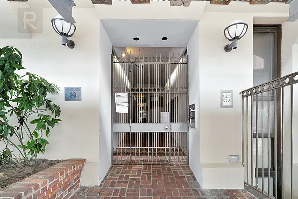 Sold by R New York | media 3