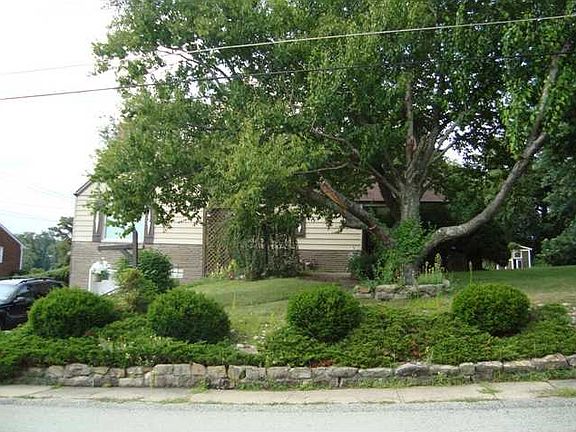 2nd image of 150 Saint Rose Pl