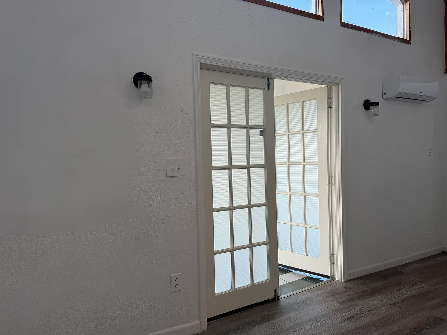 Studio, 900 sqft, $900 — Photo 1