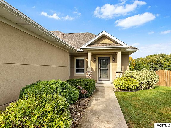 5th image of 516 Lexington Dr