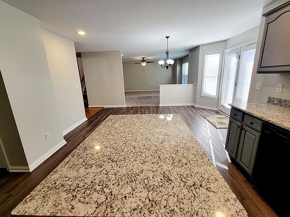 5th image of 544 Forest Hill Dr