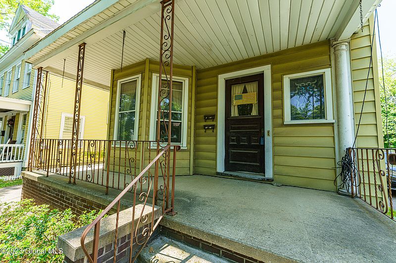 4th image of 1031-1033 Wendell Avenue