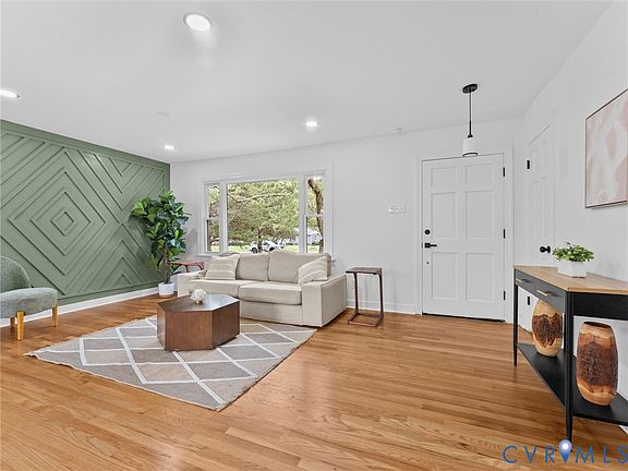 4th image of 7361 Creekridge Rd
