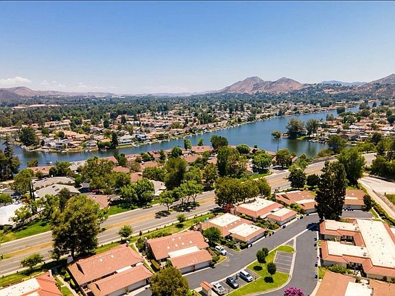 3rd image of 2251 Portola Ln