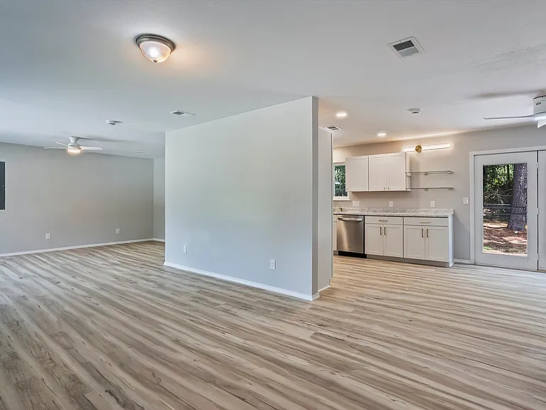1728 Sandalwood Dr — Photo 13
