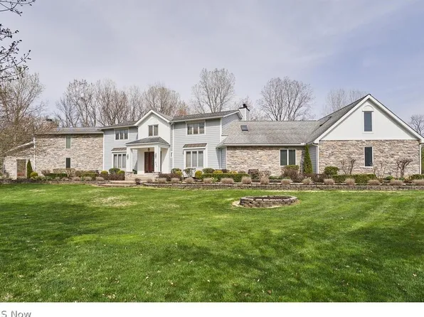4903 Stonehedge Dr, Akron, OH 44333