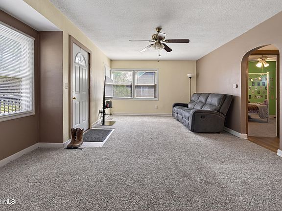 4th image of 225 19th St