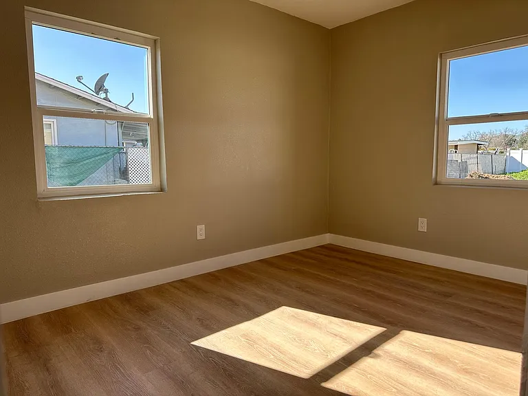 3343 Wallace St — Photo 12