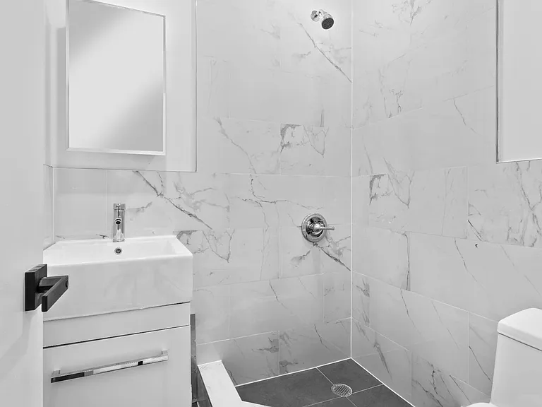 34-32 43rd St #3R — Photo 9