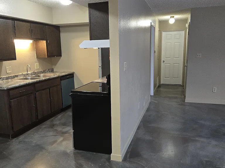 1118 Tiffany Pl — Photo 3