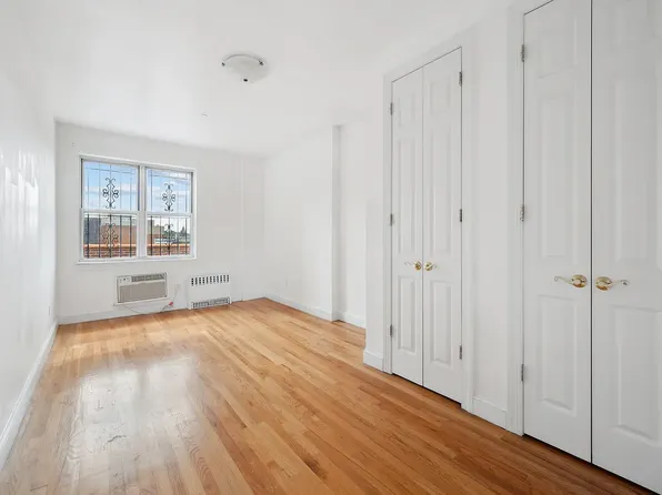 2294 Frederick Douglass Boulevard image 8 of 17