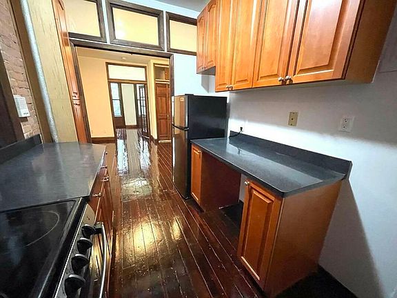 2nd image of 415 W 44th St APT 9