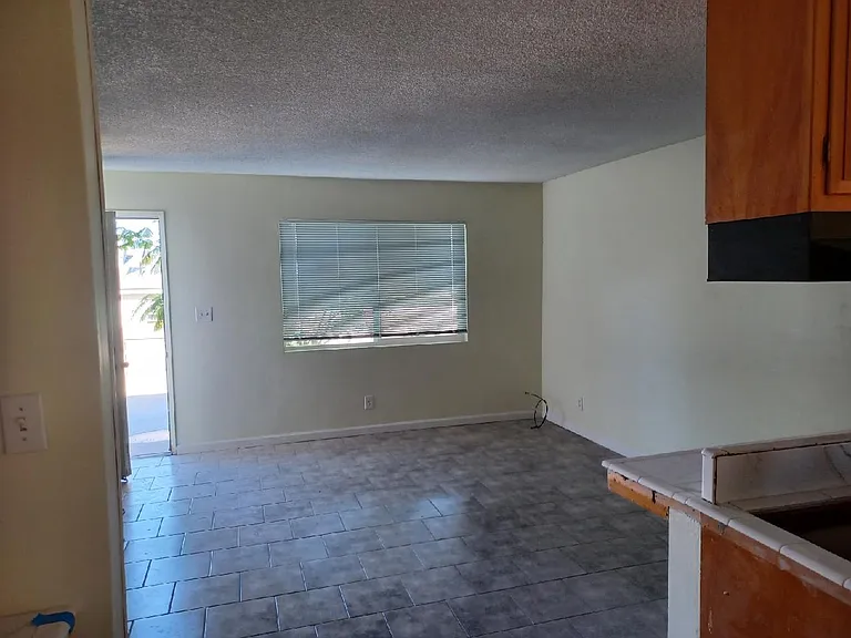 630 E St — Photo 3