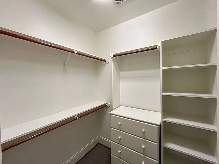 535 Guilford Cir — Photo 41