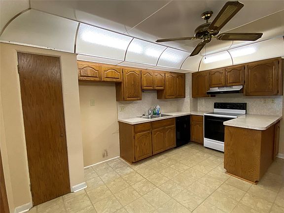 3rd image of 2038 N Park Ave