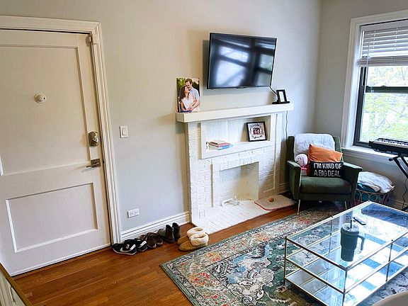 2nd image of 3437 N Lakewood Ave #1A