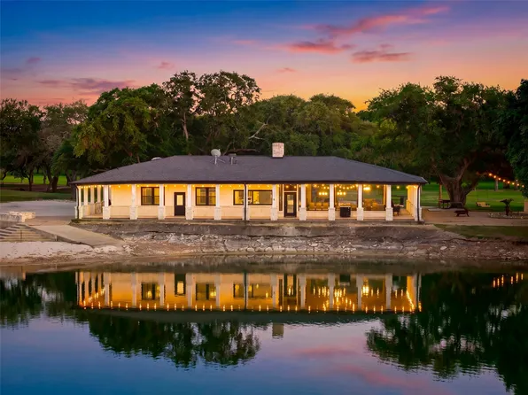 5523 Ehrman Lake Ln, Wallis, TX 77485