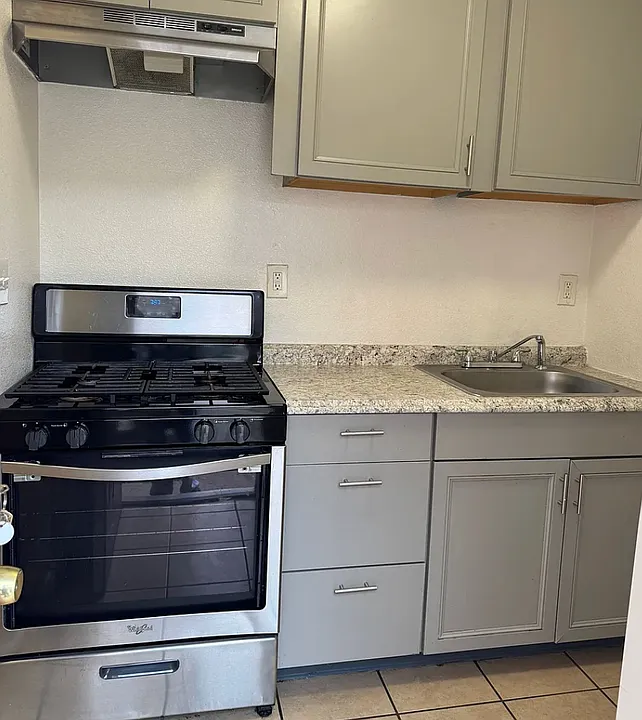 416 N 1/2 School St #2