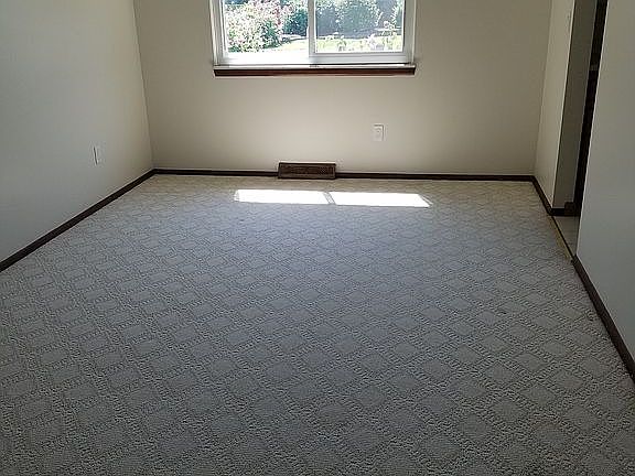 Dining Room 10' x 13'