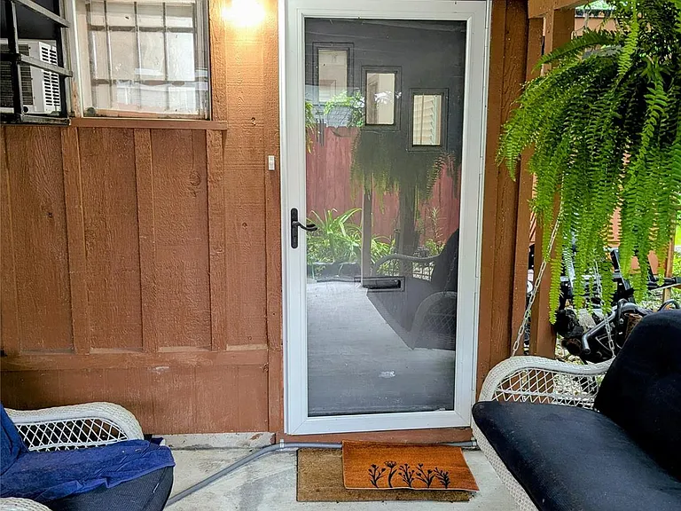5903A Nancy Ann St — Photo 2