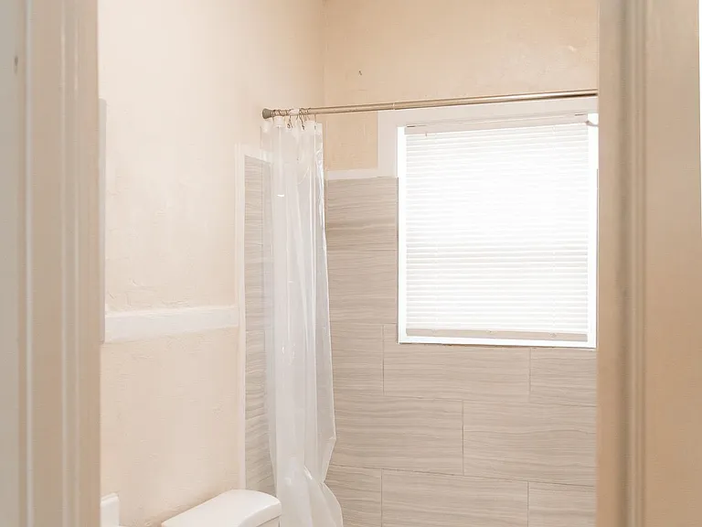 515 N Monroe St — Photo 13