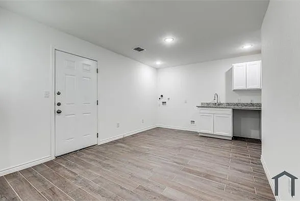 1835 W Poplar St — Photo 11