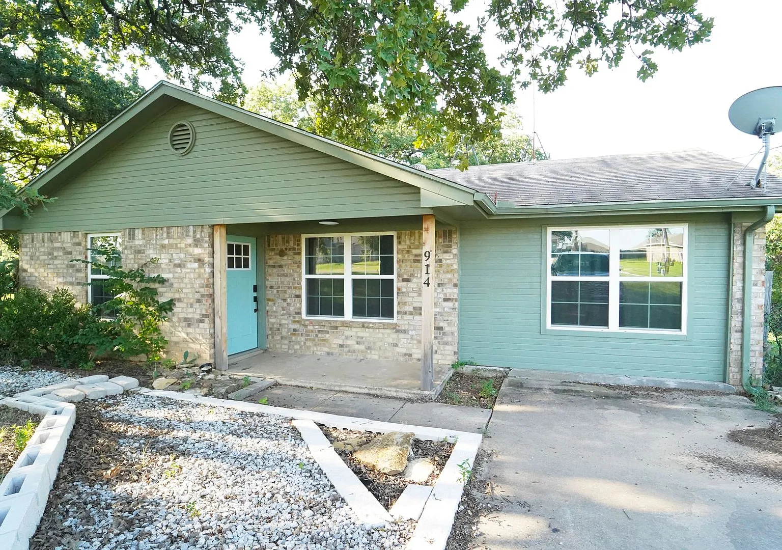 Coming Soon For Lease! Charming 4 Bedroom, 2 Bath Home In Springtown Close To The Elementary! — Photo 1