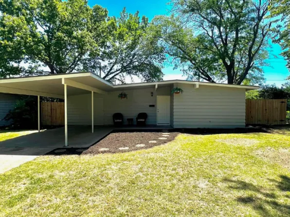 2905 SW Twilight Dr, Topeka, KS 66614
