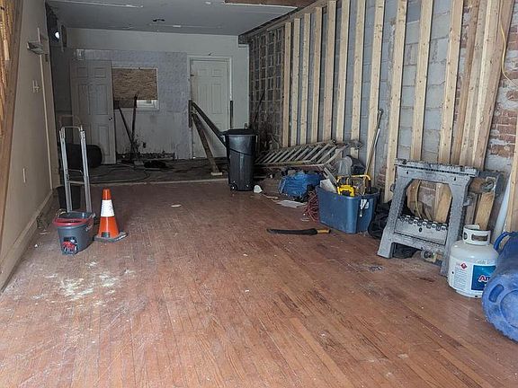 3rd image of 2622 Almond St