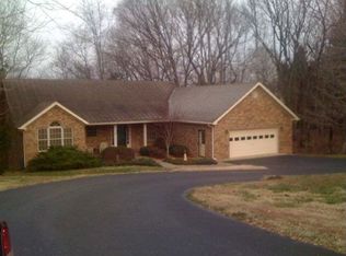655 Whispering Woods Rd, Glasgow, KY 42141
