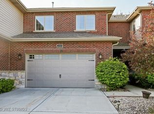 2215 Maple Hill Ct, Downers Grove, IL 60515