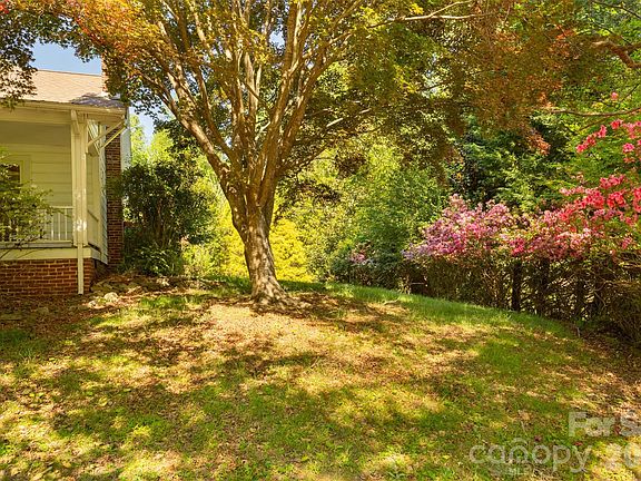 3rd image of 484 Yancey Rd