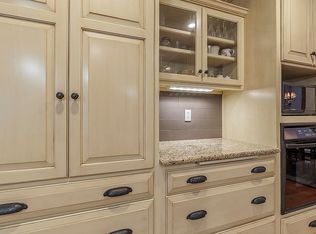 1515 Navajo Ct, Green Bay, WI 54313