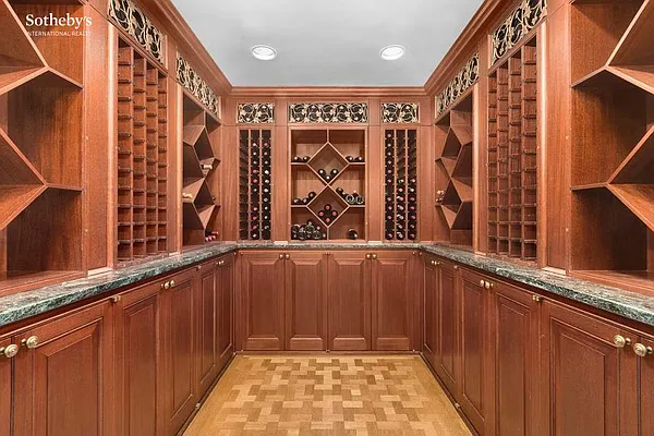 Sold by Sotheby's International Realty | media 31