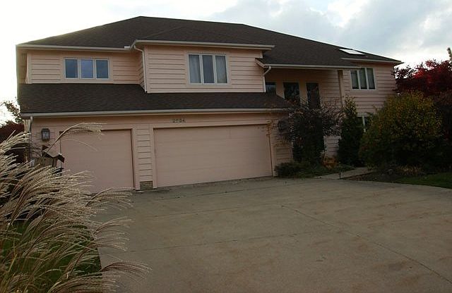 1st image of 2634 Meadoway Dr