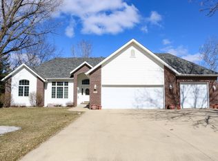 2140 Sunflower Ln, Owatonna, MN 55060