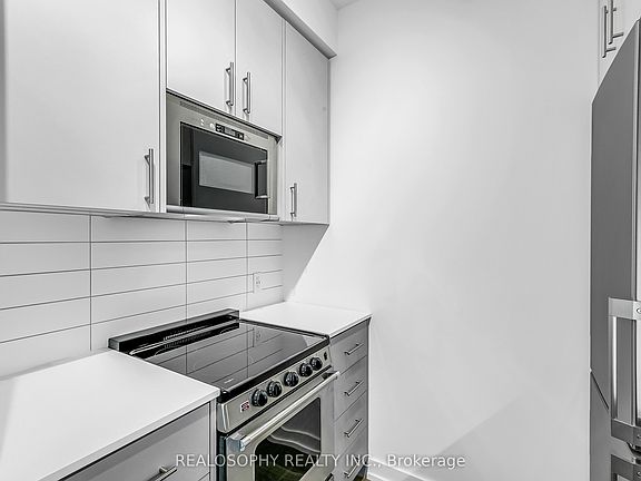 4th image of 115 Larchmount Ave #504