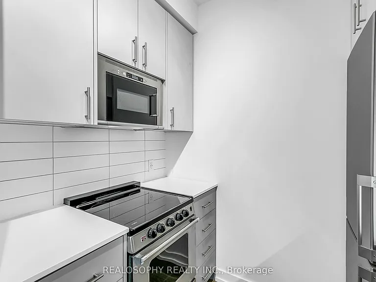 115 Larchmount Ave #504 — Photo 4