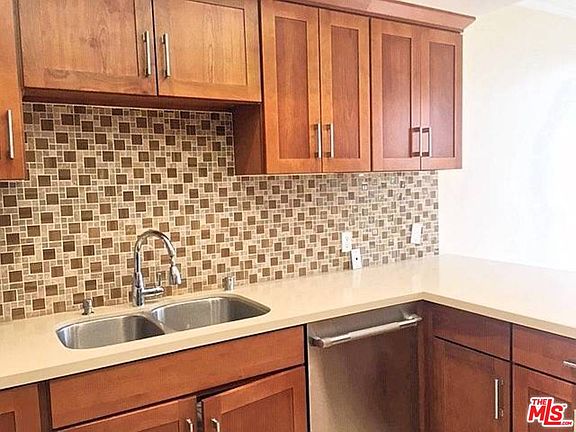 4th image of 457 N Doheny Dr APT 203
