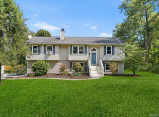 26 Hickman Dr, Hopewell Junction, NY 12533