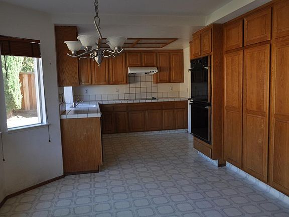 Kitchen with Breakfast nook