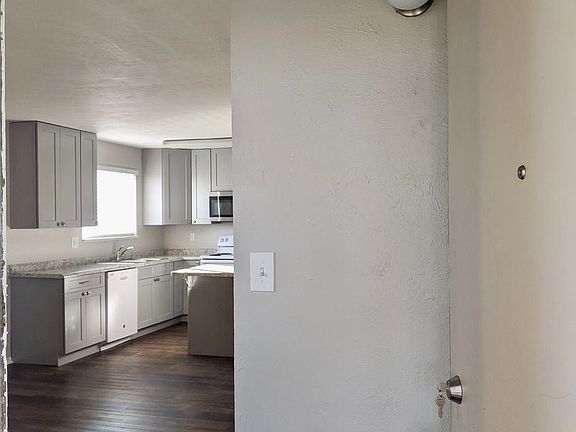 3rd image of 5360 S Elati St #8