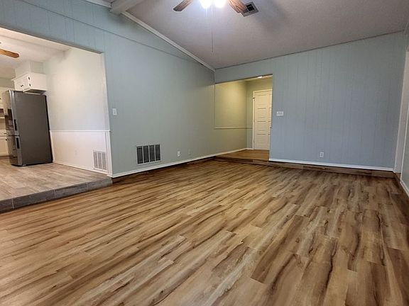 2nd image of 1607 Abe Martin Dr