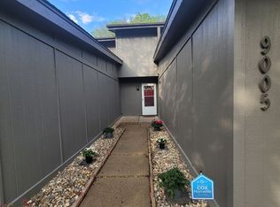 9005 David Cir, Omaha, NE 68138