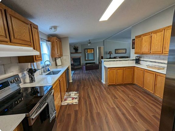 3rd image of 301 S Oak Forest Dr #B