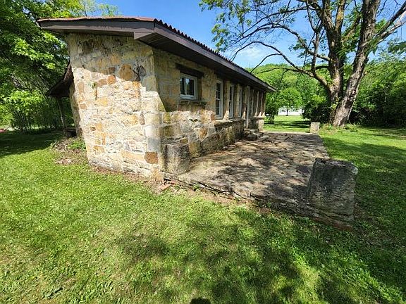 5th image of 742 Blue Hole Ln
