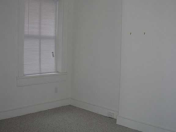 4th image of 1118 W Marshall St #B